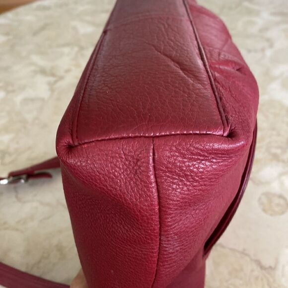 Stone Mountain Red Leather Shoulder Bag - Picture 10 of 15